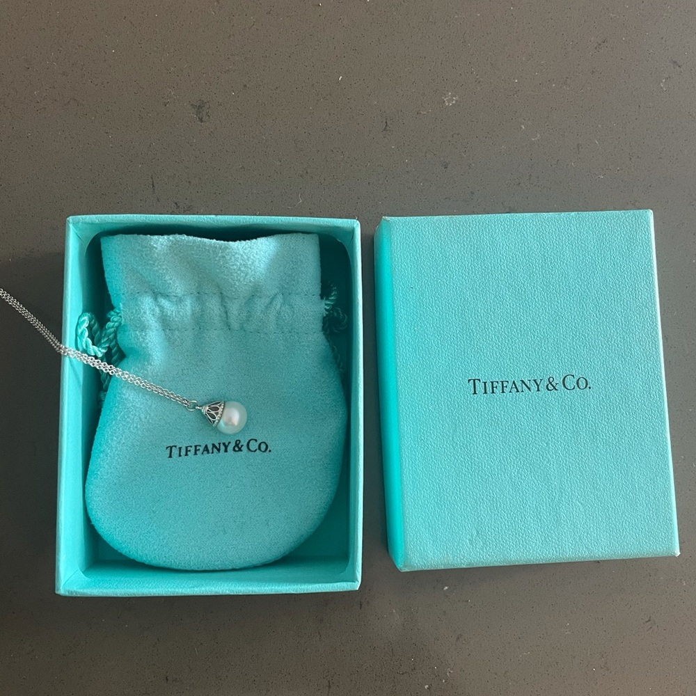 Single Pearl Authentic Tiffany and Co Necklace